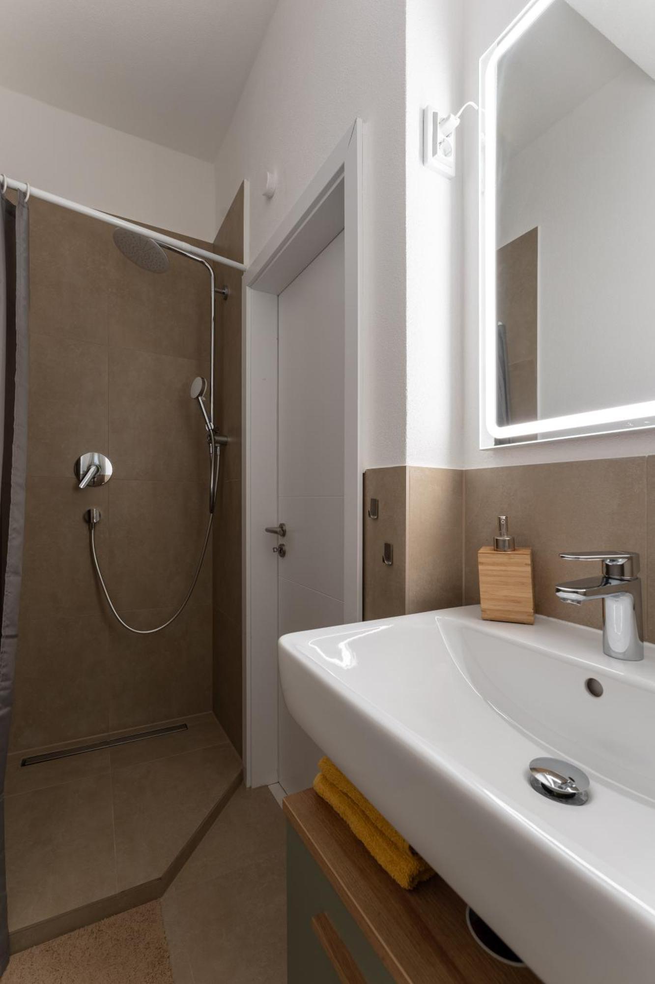 Modern Living Apartment - 3-Zimmer - Nuernberg Nord, Ruhige Seitenstrasse, Fusslaeufig Strassenbahn Exteriör bild